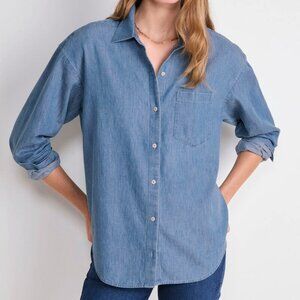 Vineyard Vines women's chambray button denim, medium